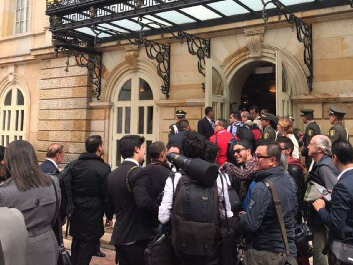 Timochenko y secretariado de las Farc ya están en el teatro Colón