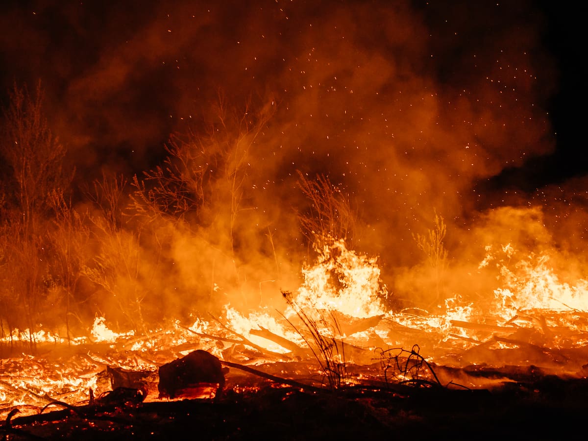 Incendio consume 13.000 hectáreas tras anuncio de una nueva ola de calor en España