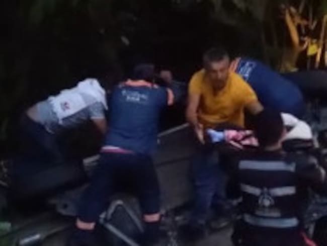 VIDEO: Impresionante rescate de 4 niños que sufrieron accidente de tránsito