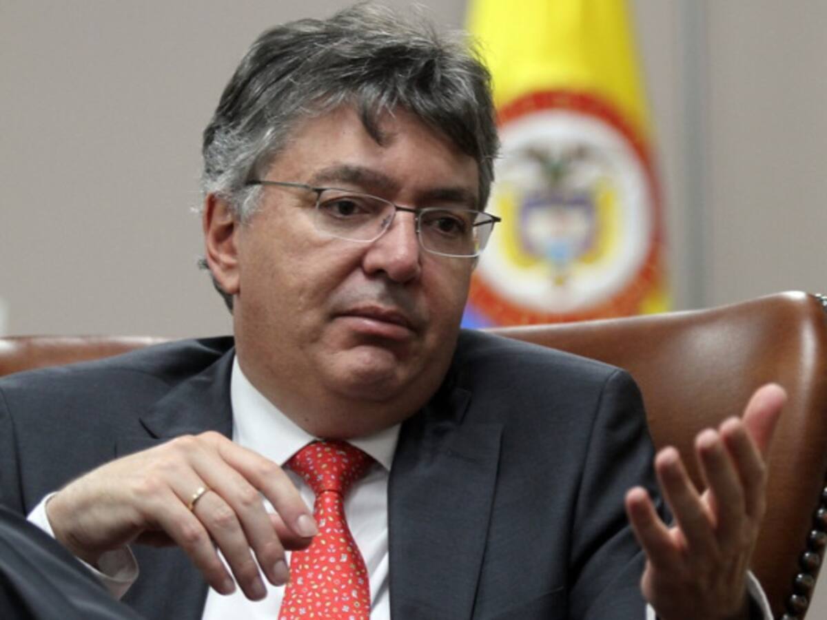 Por apagón se suspende moción de censura a MinHacienda por venta de Isagen