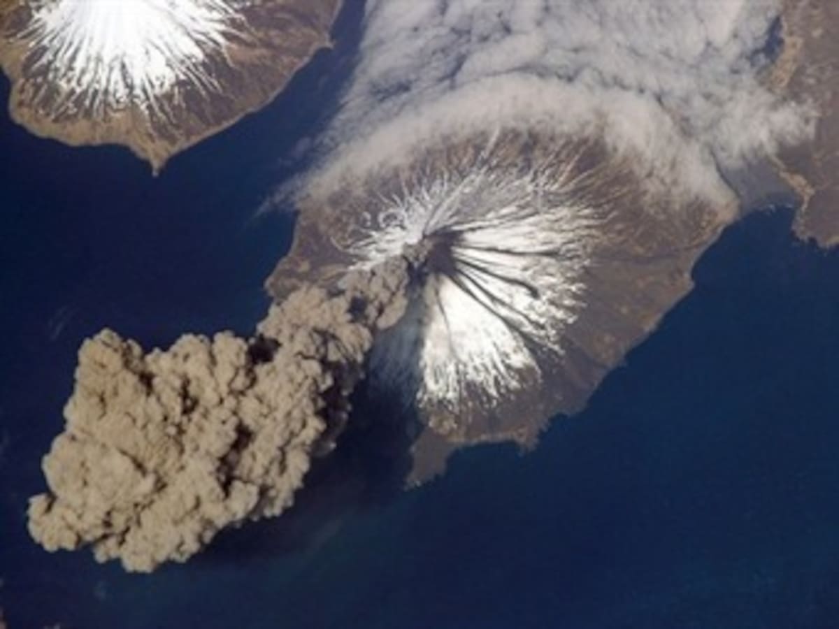 Unos 250 vuelos anulados por la ceniza del volcán islandés