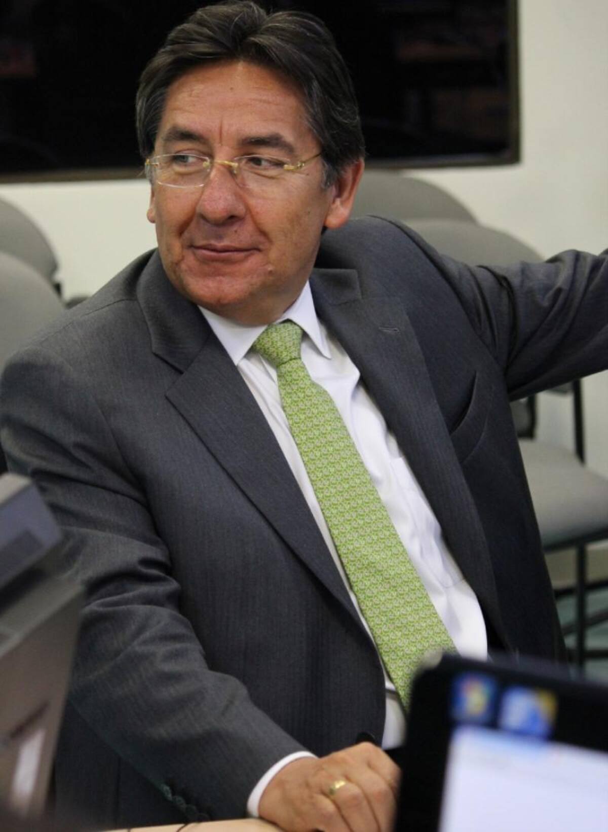 Néstor Humberto Martínez, economista, abogado. Ex ministro de Justicia y del Interior.