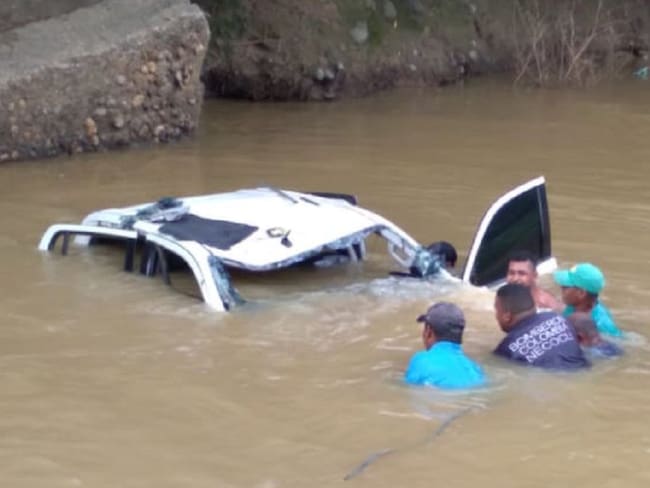 En Necoclí 5 personas murieron al caer a un río dentro de un carro