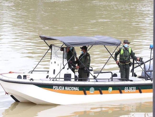 Patrulla fluvial de la Policía en el río Sinú.