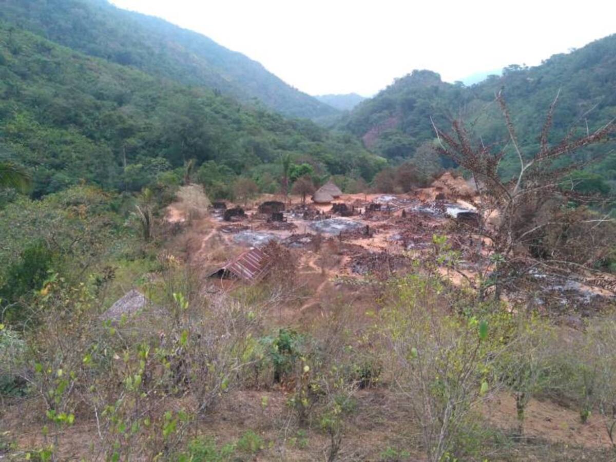 Autoridad Guajira evalúa los daños que causó incendio en comunidad Kogui