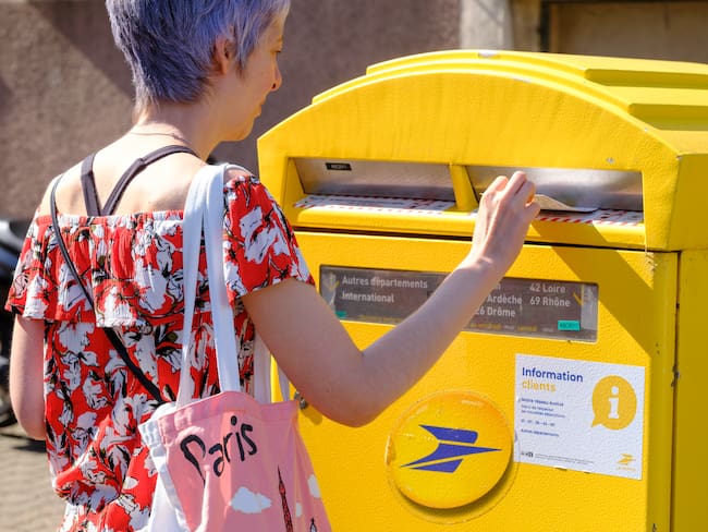El servicio postal confirmó que el ciberataque fue una sobrecarga de solicitudes a su página web.
(Foto: Thierry Monasse/Getty Images)