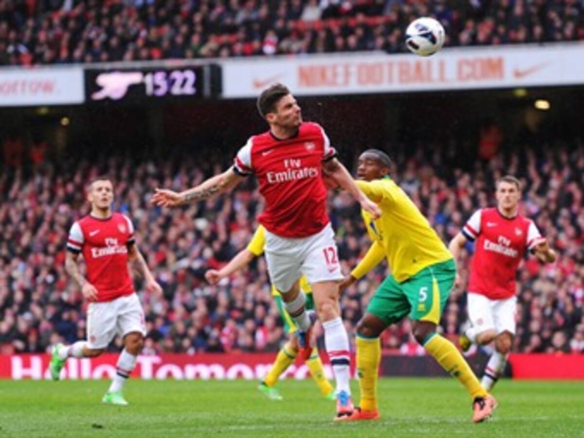 Arsenal, con doblete de Özil, vence 4-1 al Norwich