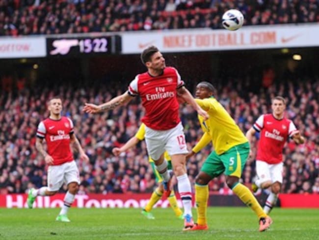 Arsenal, con doblete de Özil, vence 4-1 al Norwich