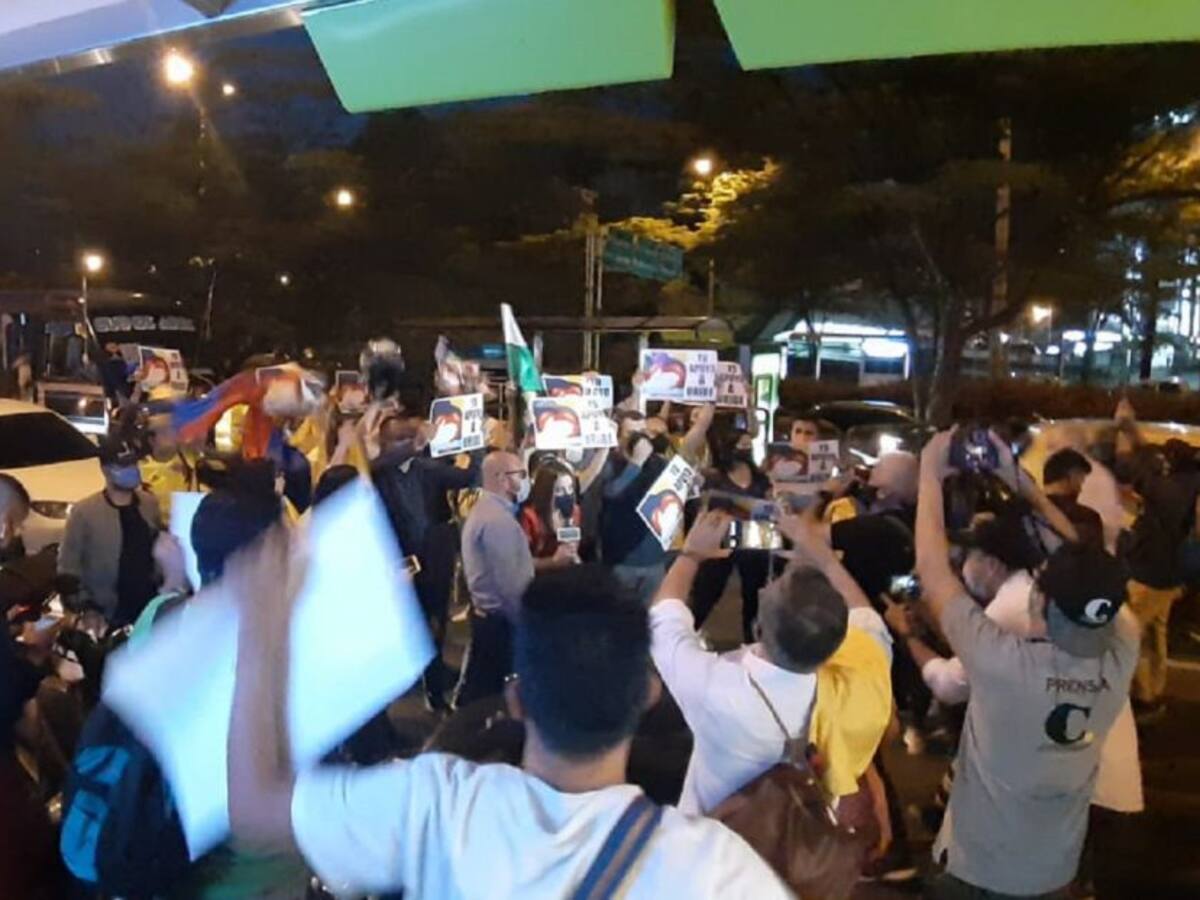 Supuesta llegada de Uribe provocó movilización masiva en Rionegro