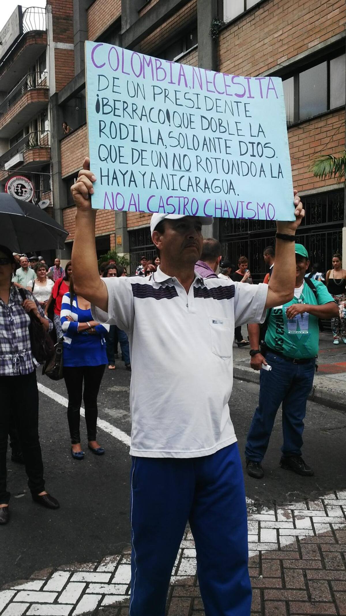 Los temas centrales por los cuales se manifiestan son la salud y los salarios.