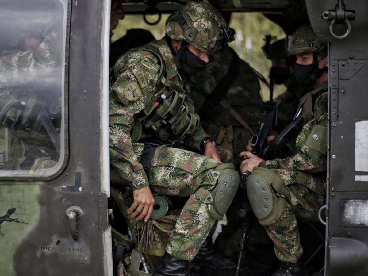 "Se trataría de 6 militares activos de las Fuerzas Armadas Colombianas"