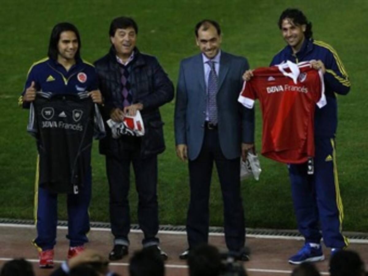 Mario Yepes y Falcao fueron homenajeados en el Estadio Monumental de River Plate