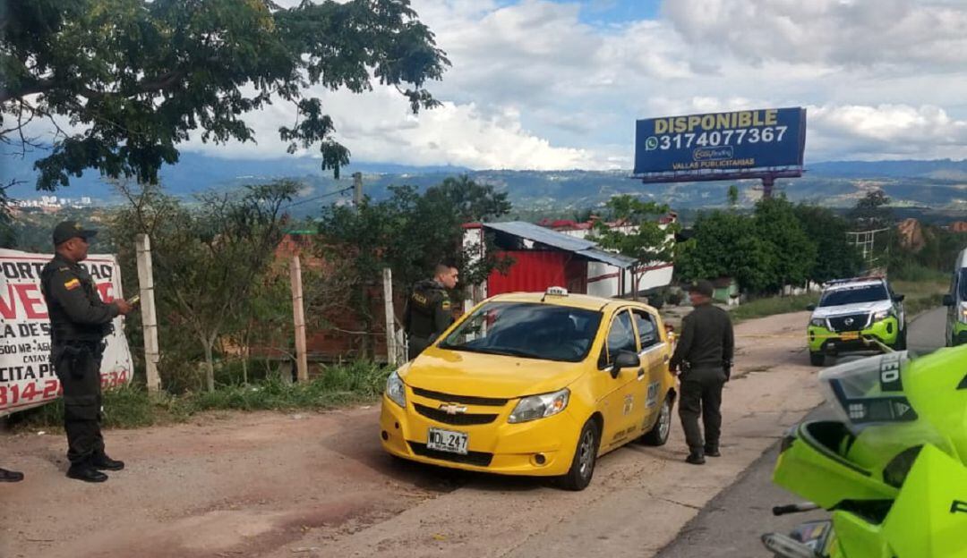 Una hombre que conducía un vehículo de servicio público muere luego de que le propinaran disparos en el rostro