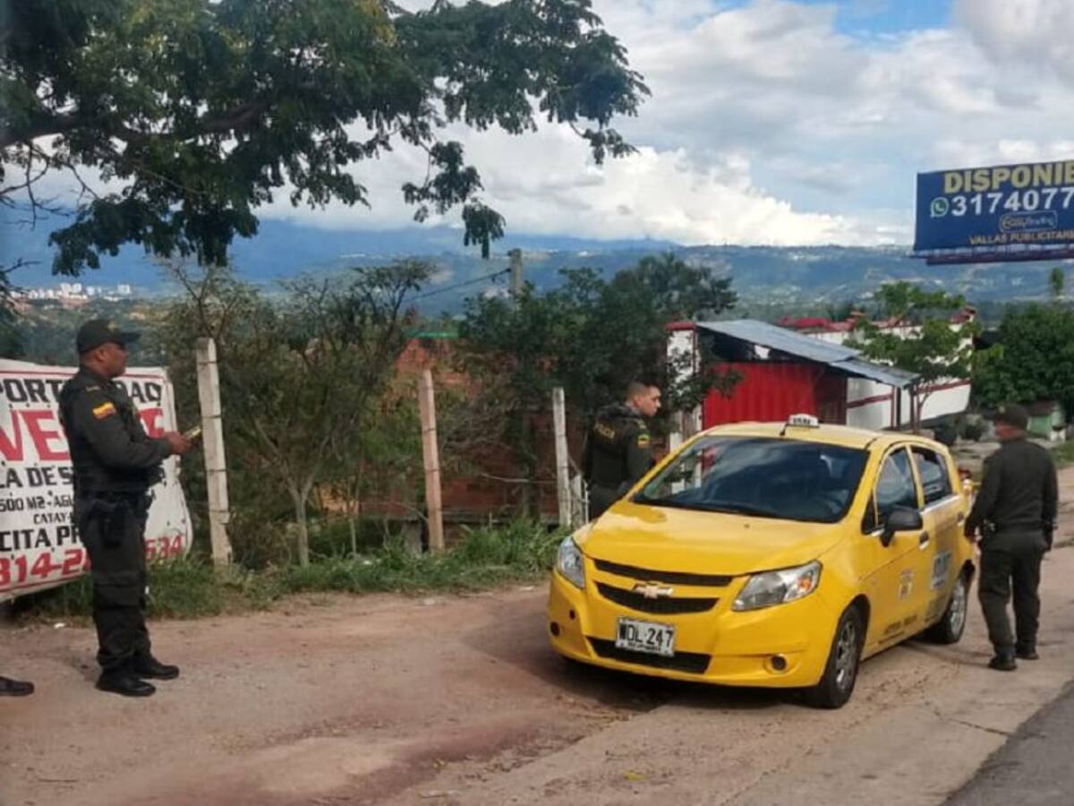 Asesinan a una persona dentro de un taxi