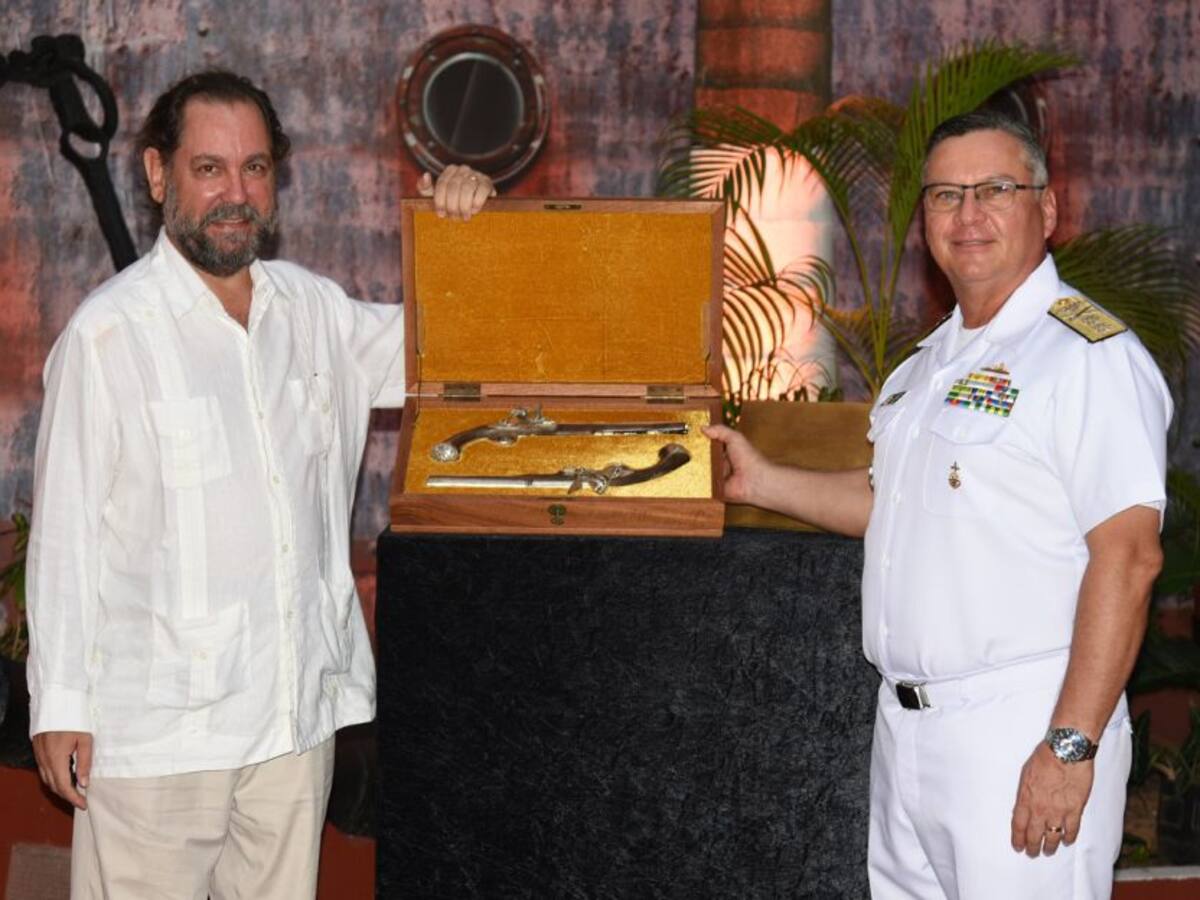 Museo Naval del Caribe recibió réplicas de pistolas de Blas de Lezo