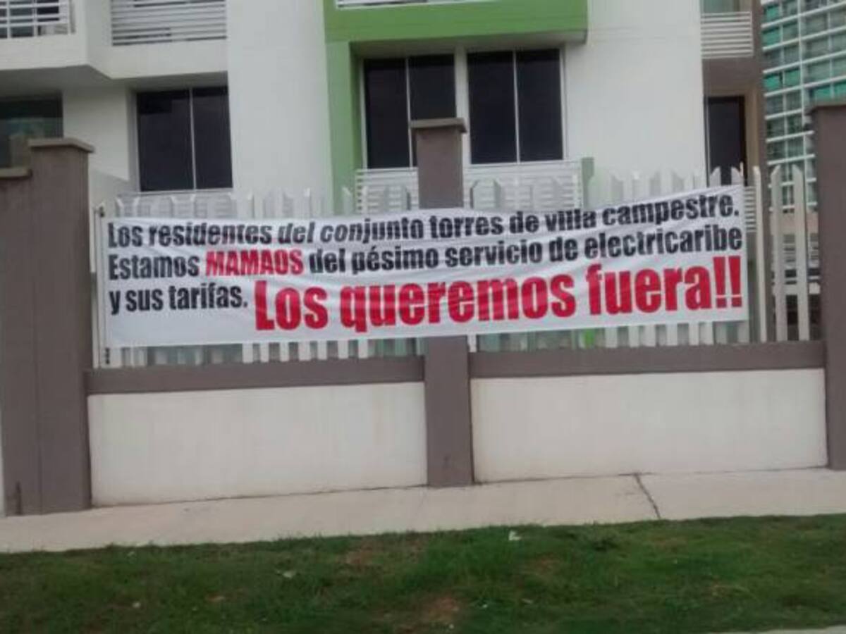 Pancartas contra Electricaribe en el norte de Barranquilla