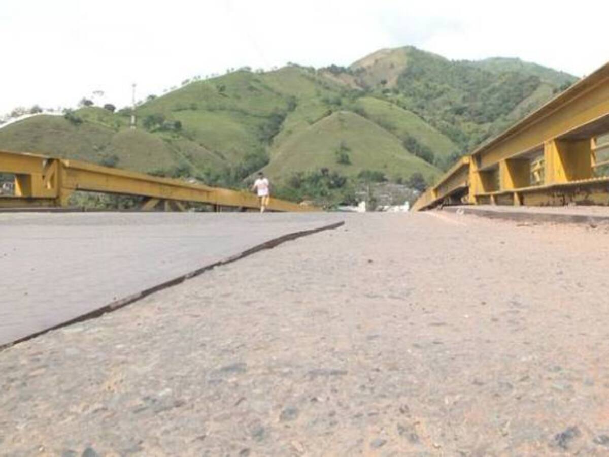 Habitantes de Irra piden celeridad en las obras de arreglo del puente