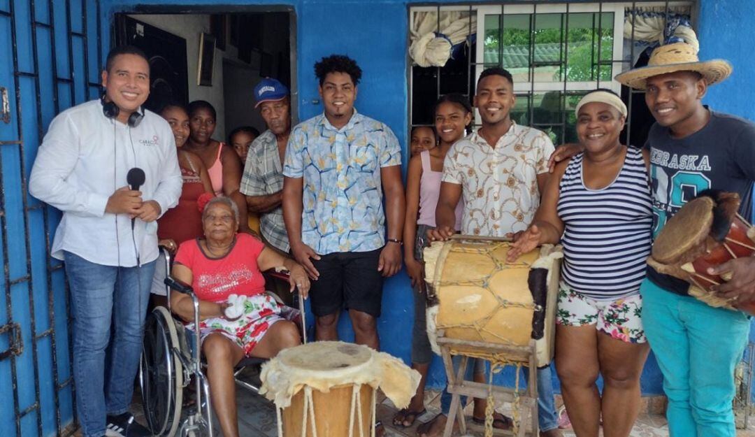 Caracol Radio visitó la vivienda de la cantadora Premio Grammy, donde sus familiares celebraron el galardón a ritmo de tambores
