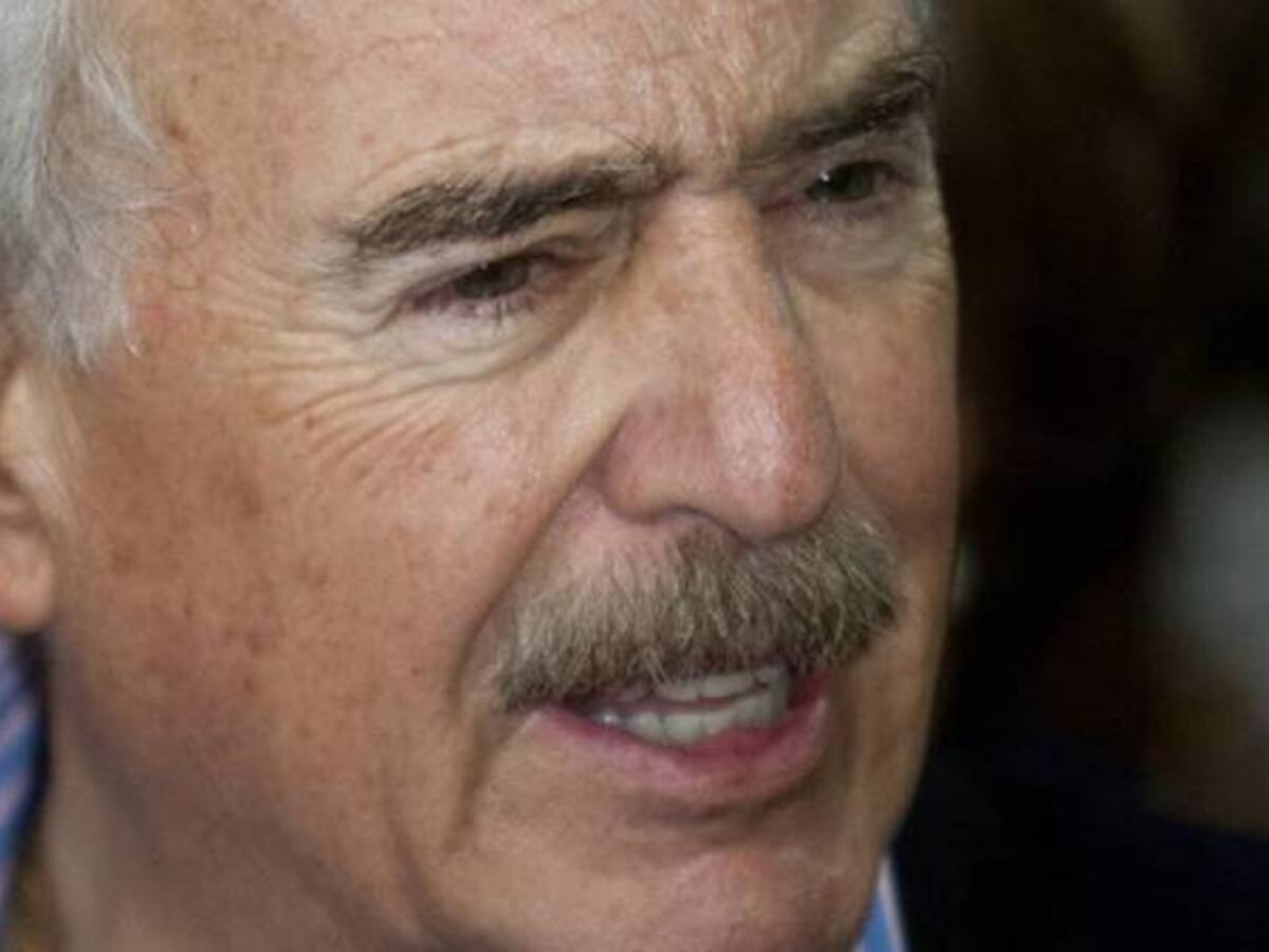 Para defender la democracia no se necesitan credenciales: Pastrana