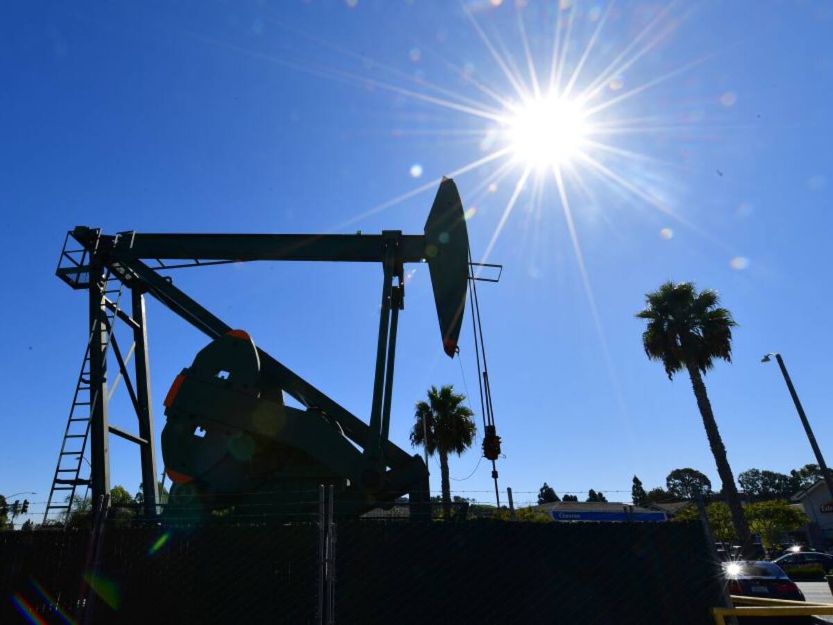 Por falta de almacenamiento el petróleo cierra en negativo en EE.UU.