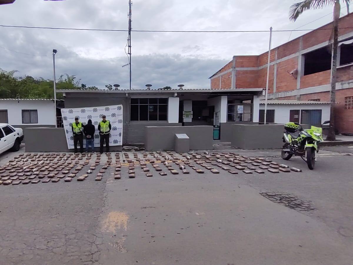 En vías de Caldas incautaron 273 kilos de marihuana con destino a Medellín