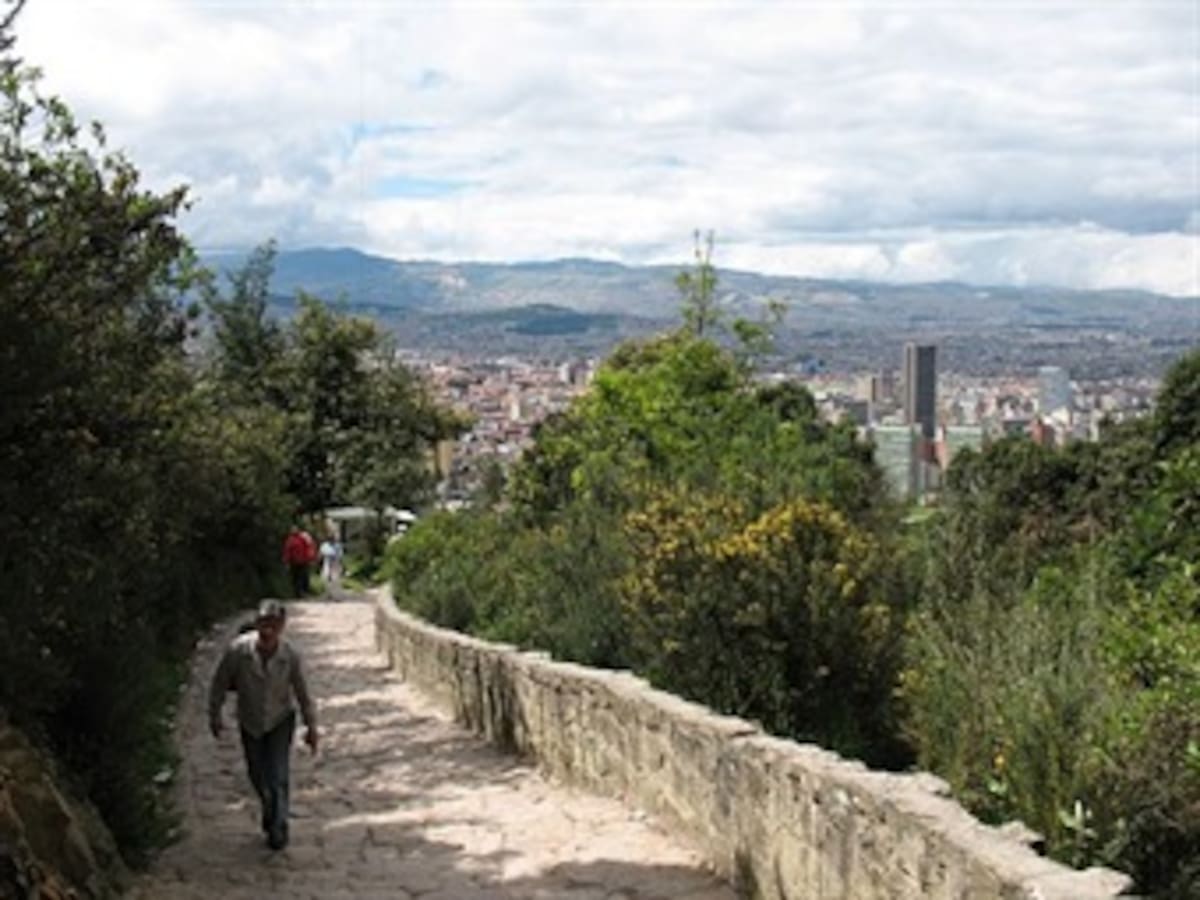 Camino peatonal a Monserrate no se abriría en Semana Santa