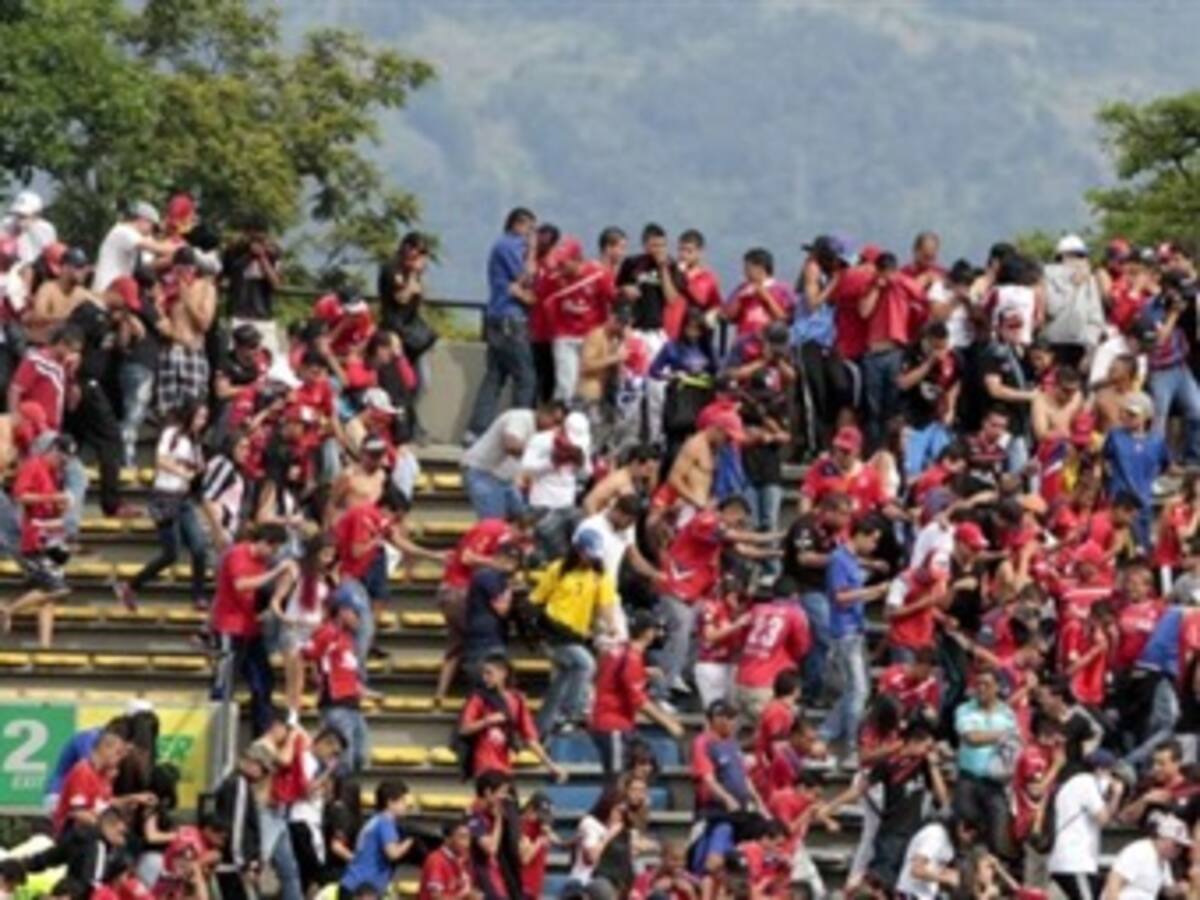 Este martes anunciarán sanciones a barras del DIM por los disturbios en Medellín
