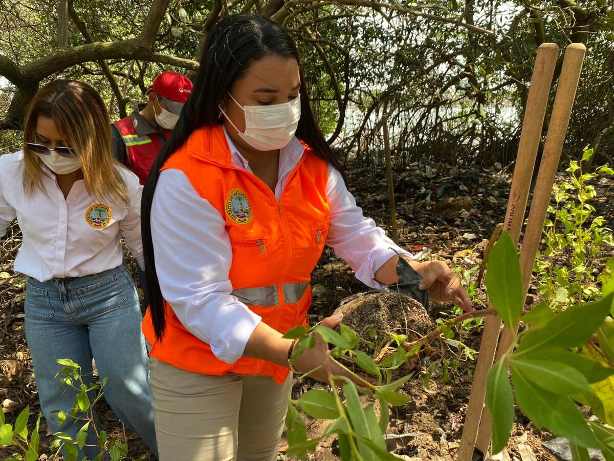 Espacio Público y EPA adelantaron jornada de revitalización de área recuperada en Manga
