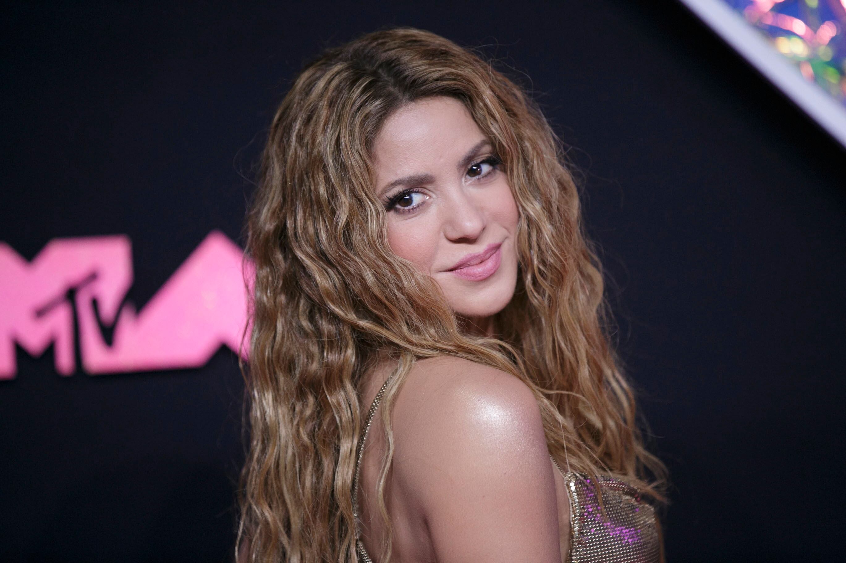 Newark (United States), 12/09/2023.- Colombian singer and songwriter Shakira poses on the red carpet during the MTV Video Music Awards at the Prudential Center in Newark, New Jersey, USA, 12 September 2023. EFE/EPA/SARAH YENESEL
