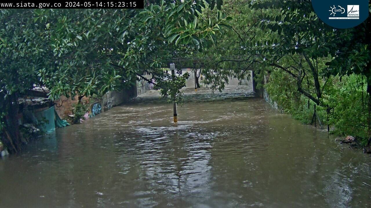 Deprimido inundado en Medellín- foto SIATA