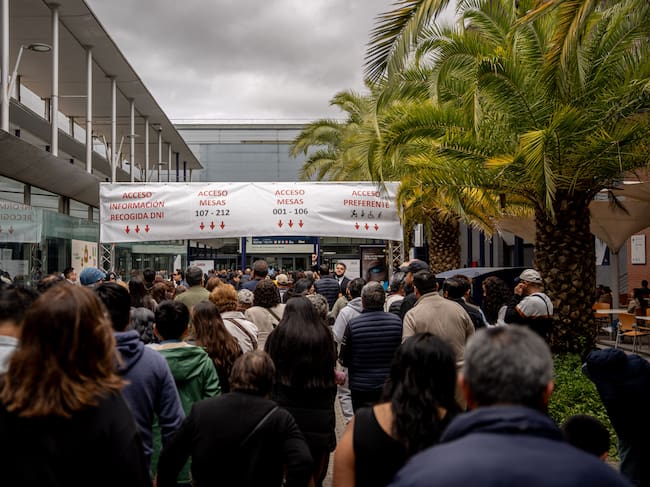 Votación de ciudadanos peruanos que viven en España.
(Foto: Gabriel Luengas/Europa Press via Getty Images)