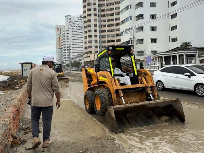 Distrito ya trabaja en desmonte total de vieja garita afectada y retiro de material sobre la Av. Santander