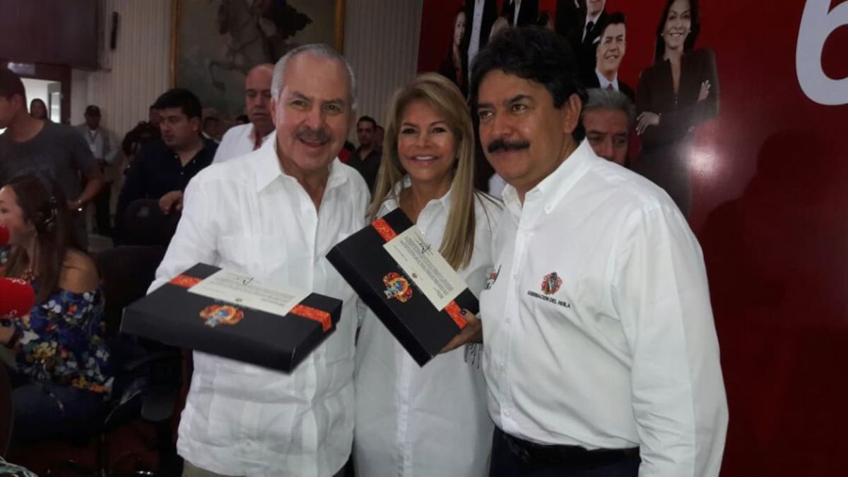 Durante este espacio radial estarán el alcalde de Neiva, Rodrigo Lara Sánchez; el gobernador del Huila, Carlos Julio González; el secretario de cultura de Neiva, Raúl Rivera Cortés, además de José Antonio Castañeda, de la famosa banda Los Borrachos, una agrupación folclórica y musical que hizo grande las fiestas del bambuco.