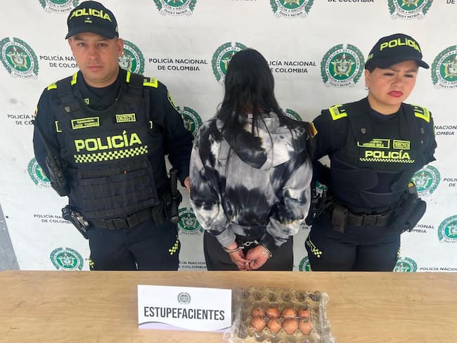 Capturan a mujer que pretendía entrar marihuana oculta en huevos a una estación de Policía en Bogotá