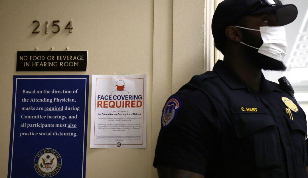 El uso de mascarilla y la vacunación, requisito para trabajadores públicos en EE.UU..