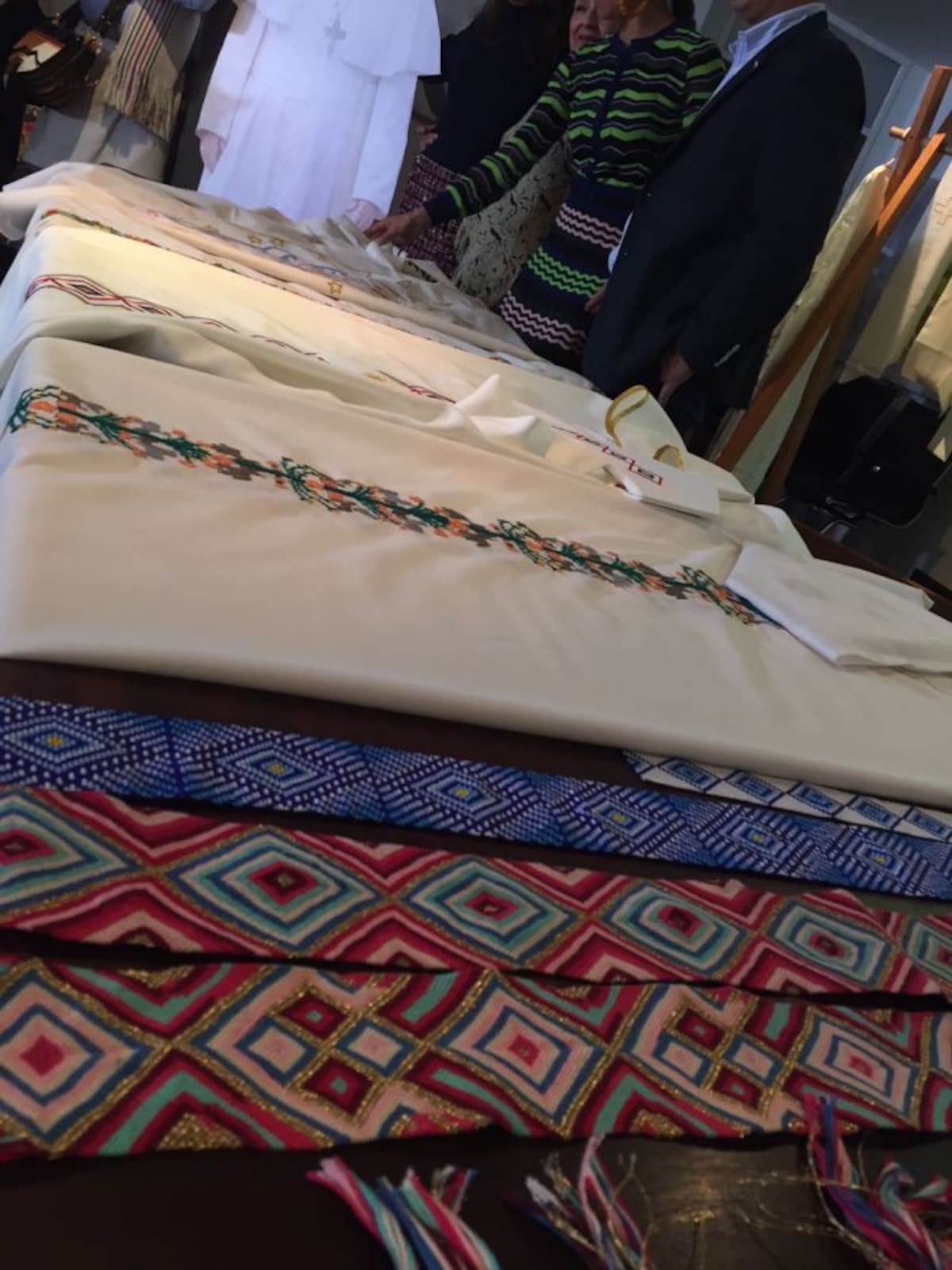 Los báculos que llevará sumo pontífice en su visita a Colombia fueron fabricados por artesanos de la Federación Nacional De Cafeteros.