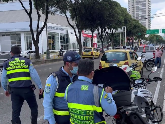 Taxista agredió a agente de tránsito en Bucaramanga