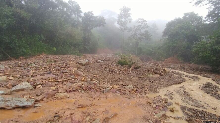 Cuatro personas están desaparecidas tras derrumbe en vía al Urabá. Foto: Colprensa