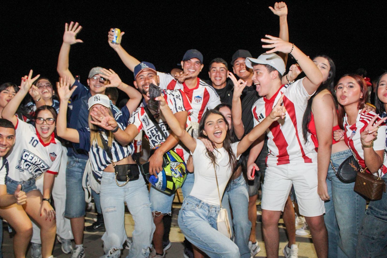 Hinchas de Junior celebrando / Foto: Alcaldía de Barranquilla.