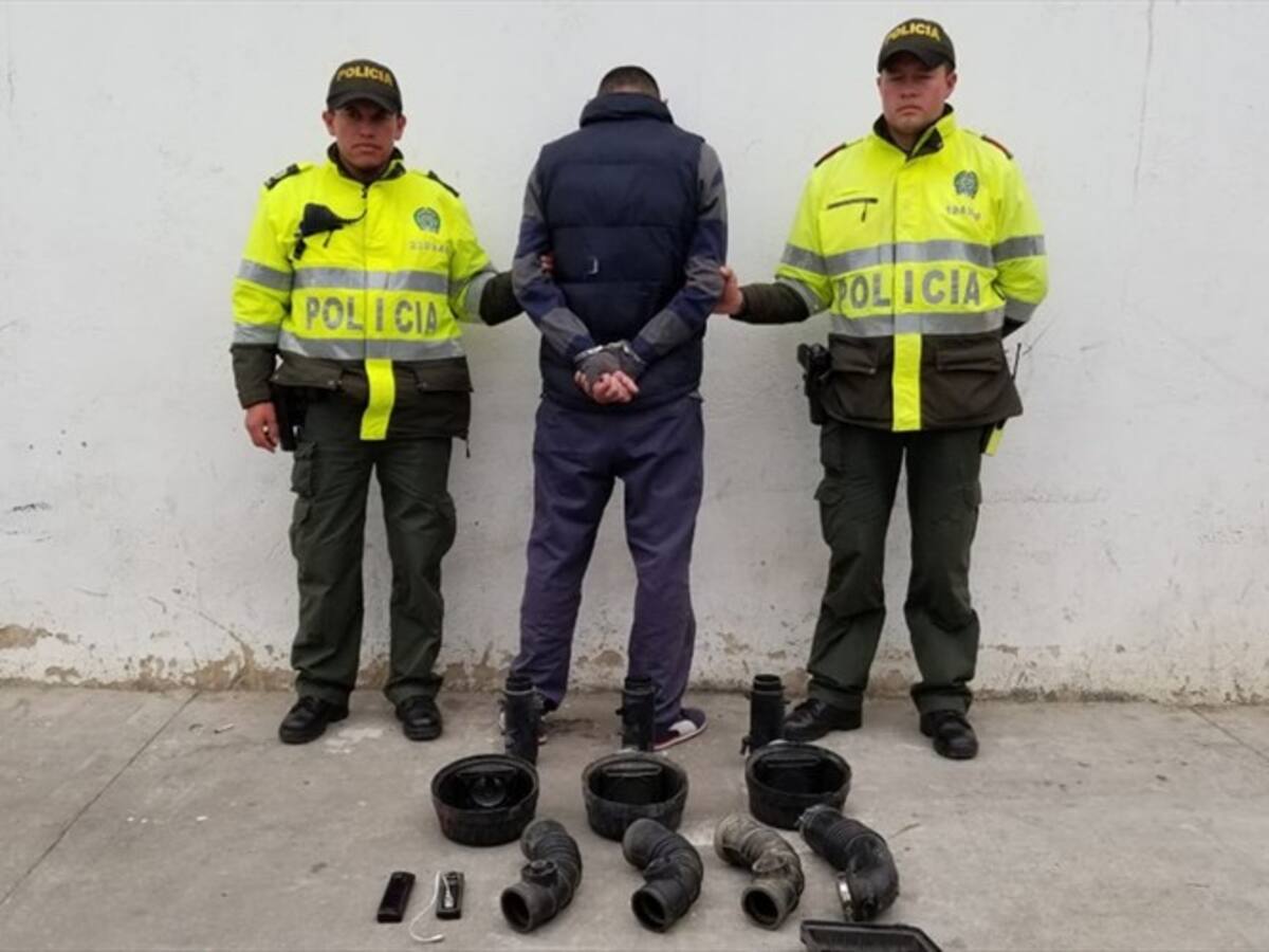 Hombre que tenía casa por cárcel en Bogotá es capturado en Tunja robando autopartes