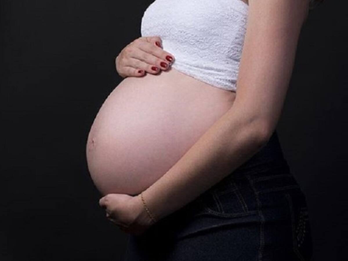 ¡Hombre de 27 años embarazó a su novia y a su suegra!