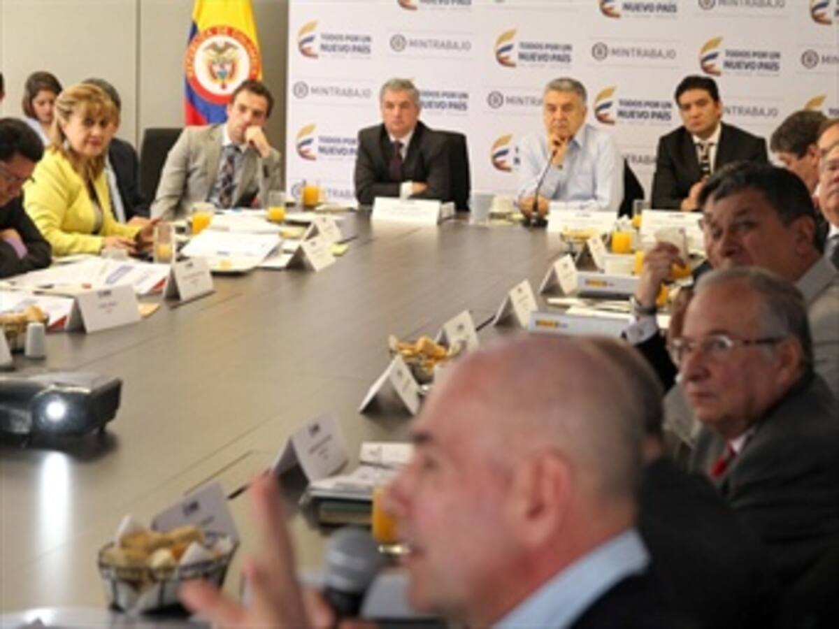 Empresarios y trabajadores presentan propuesta unificada al salario mínimo