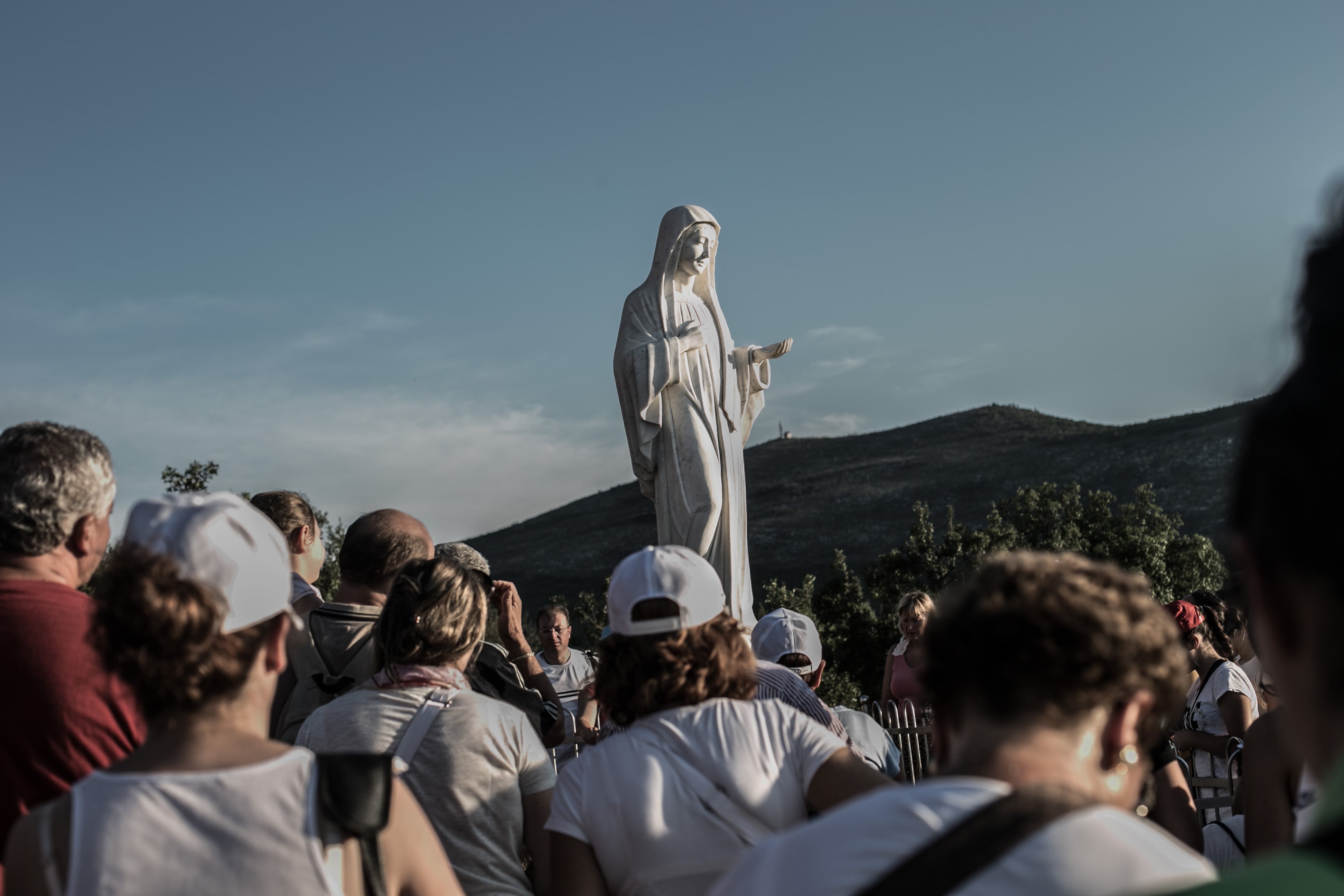 El sitio de peregrinación que recibe más de un millón de visitantes al año fue quemado parcialmente y grafiteado.
(Foto:    NurPhoto/Corbis via Getty Images)