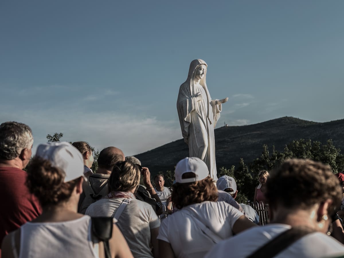 Profanan santuario católico en Bosnia