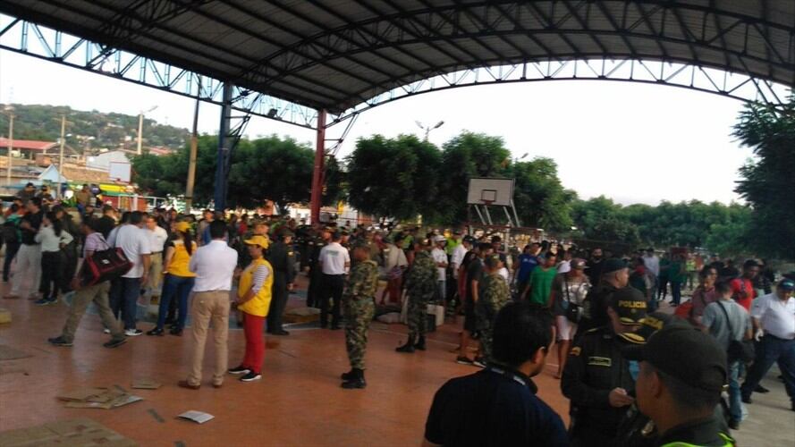 Fueron desalojados 219 ciudadanos venezolanos del escenario deportivo del barrio Sevilla en Cúcuta, Norte de Santander. Foto: Audrey Carrillo (W Radio)