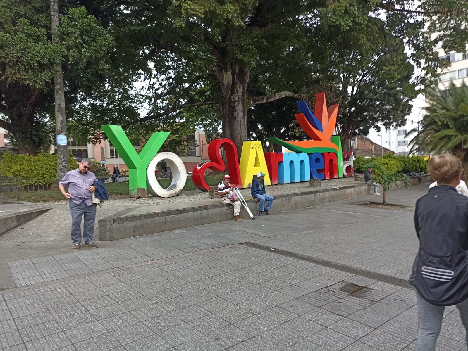 Letrero de Yo Amo Armenia del parque Sucre necesita mantenimiento