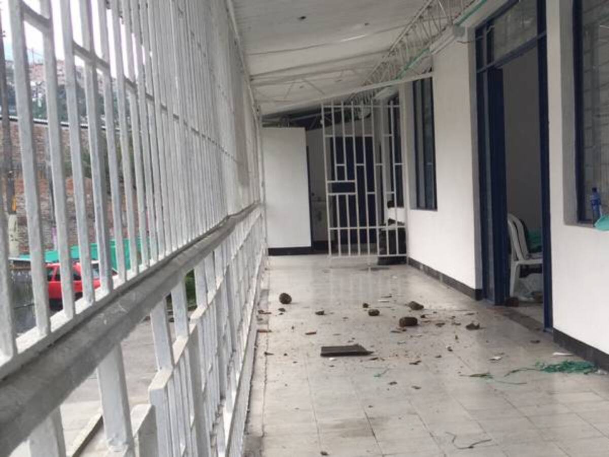 Con piedras y palos sacaron a los habitantes de calle del barrio 20 de julio