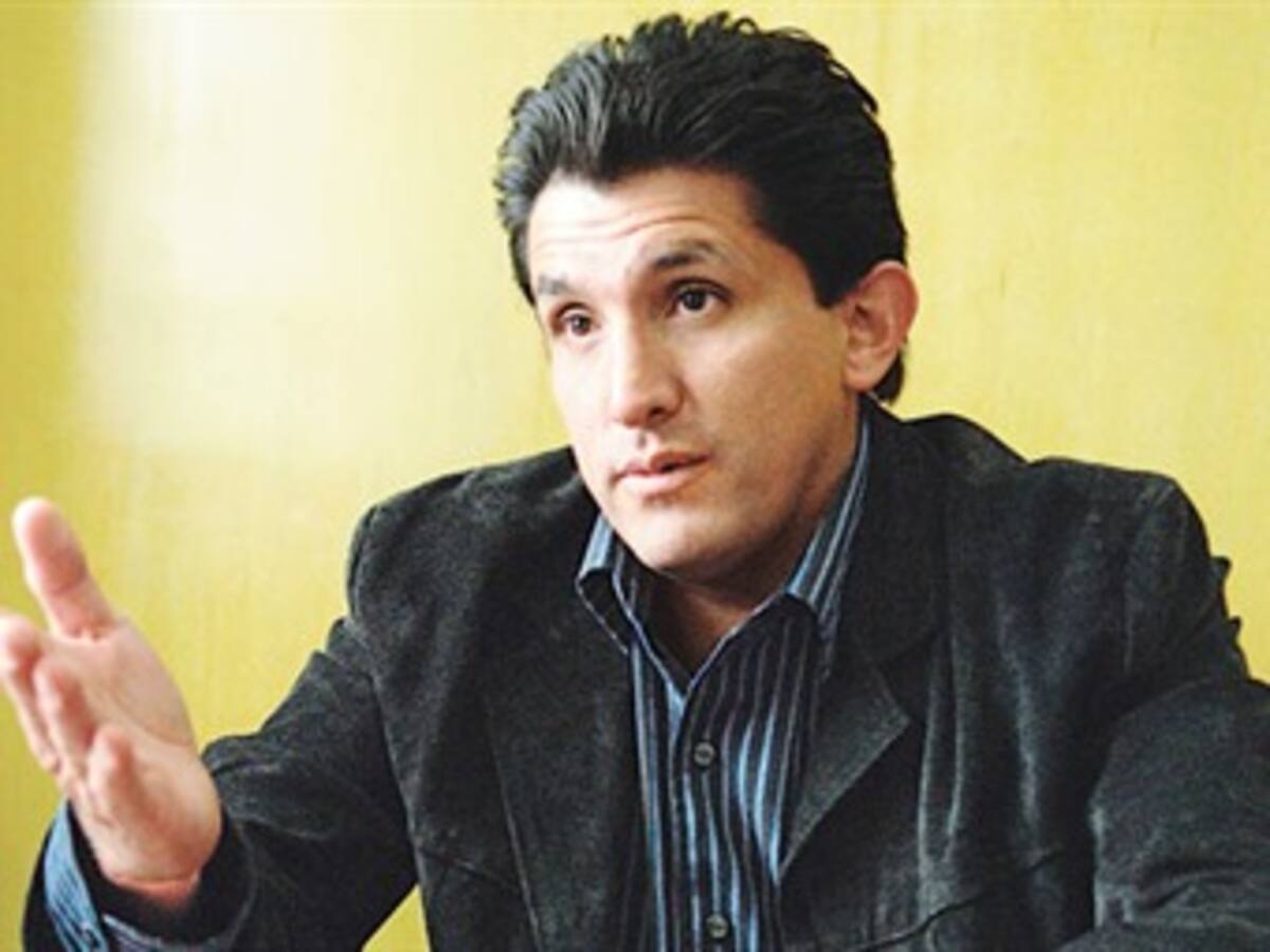 Veinte empresas manejan el 'monopolio' de contratos en Bogotá: concejal Wilson Duarte