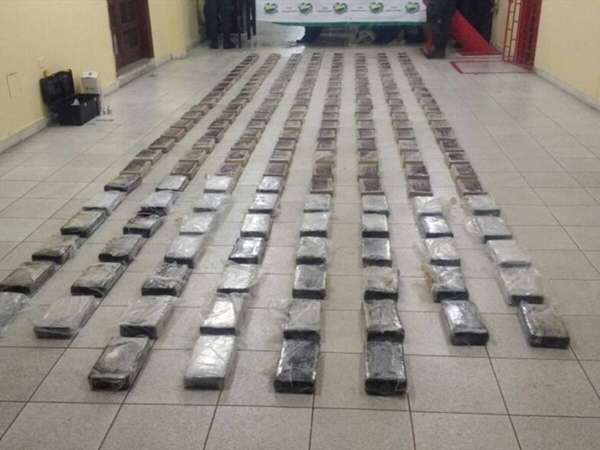 Policía halla 440 kilos de cocaína en aeropuerto Alfonso Bonilla Aragón