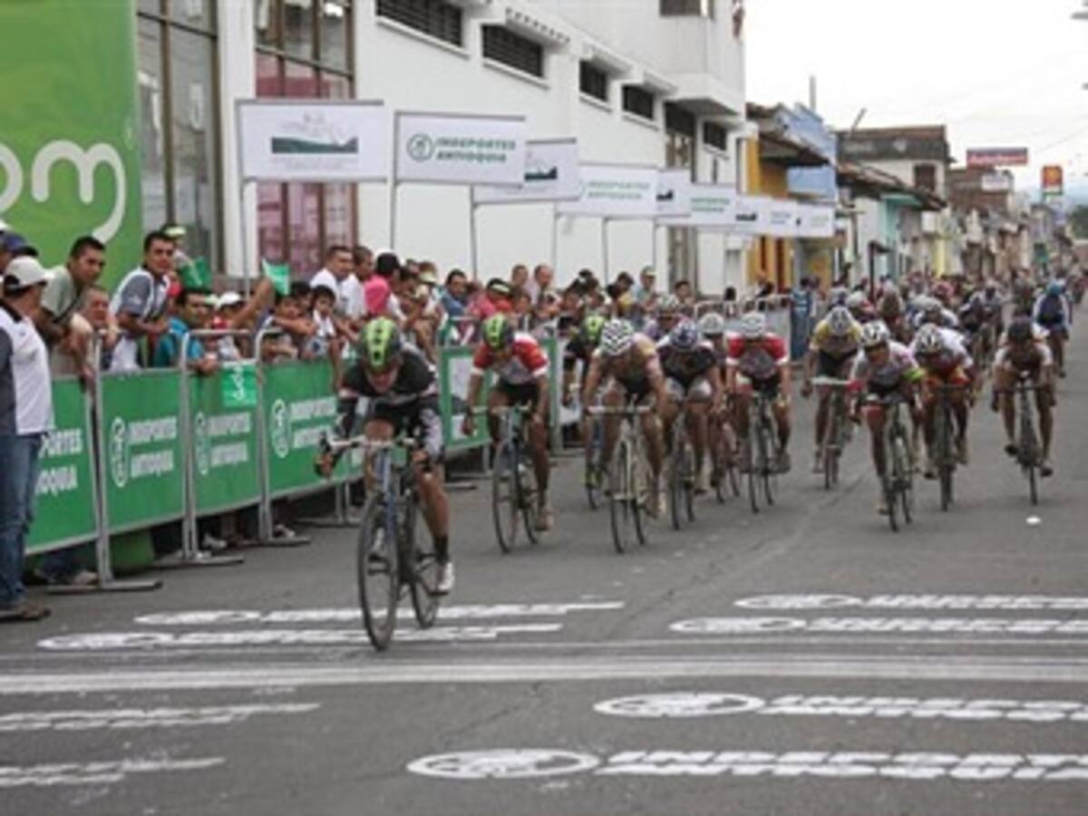 César Villegas se impuso en la segunda etapa de la Vuelta de la Juventud